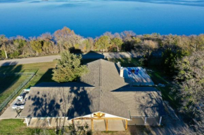 Walk to Lake Whitney Fire Pit BBQ Grill King Bed